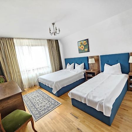 Vila De La Lugas Oradea Extérieur photo
