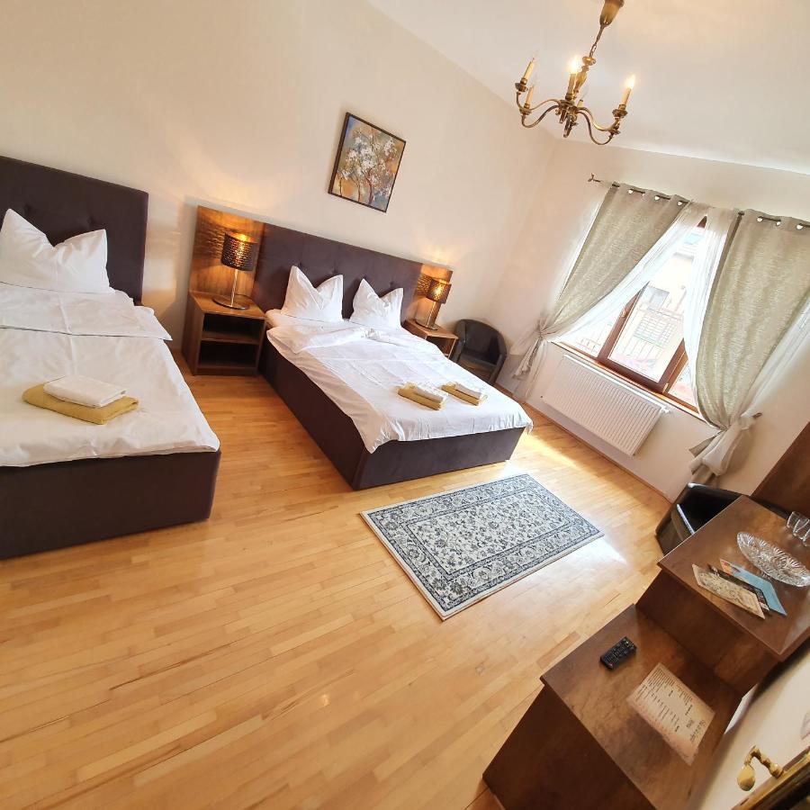 Vila De La Lugas Oradea Extérieur photo